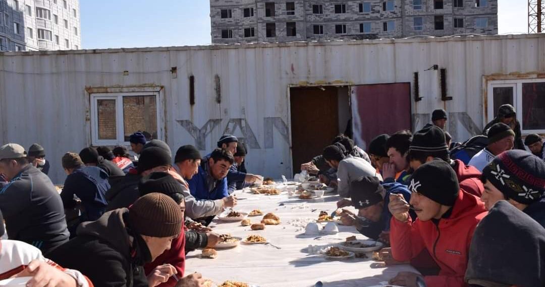 Этномәдени бірлестік өкілдері құрылысшыларға құрмет көрсетіп, алғысын жеткізді