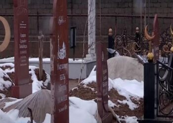 Шымкенттегі мазарда бейіттер ойылып түсіп жатыр