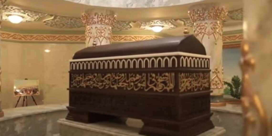 Қазығұрттағы кесене дауы —  экс-судья көптің сынына жауап берді