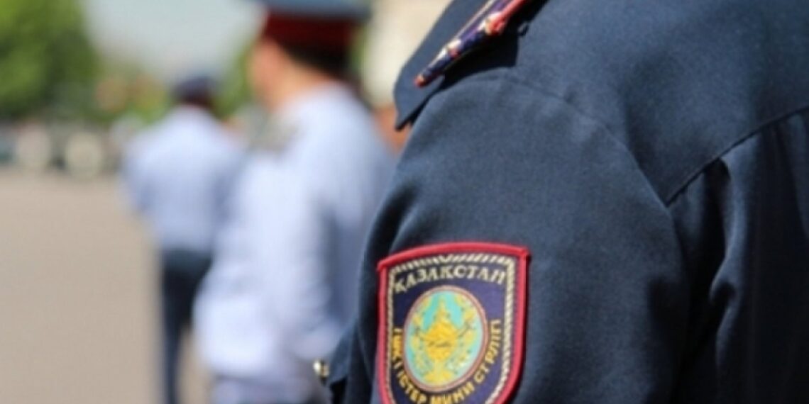 Полицейлерден азап көріп отыр