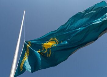 Шымкентте шенеунікті бопсалаған блогер ұсталды