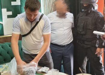Дәрігерлерден 32 миллион теңге бопсалаған