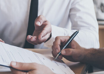 Кепілге қойылған құжаттарын ала алмай жүрген түркістандықтар шу шығарды