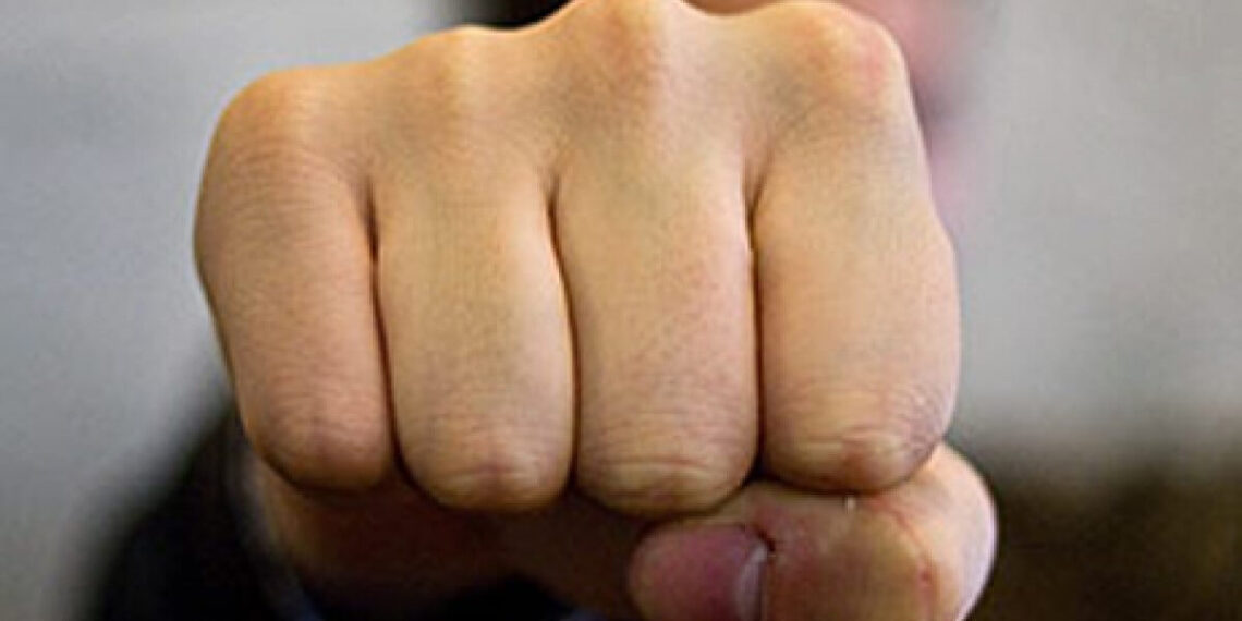 Талдықорғанда фермер қол астындағы жұмыскерін сабап тастады