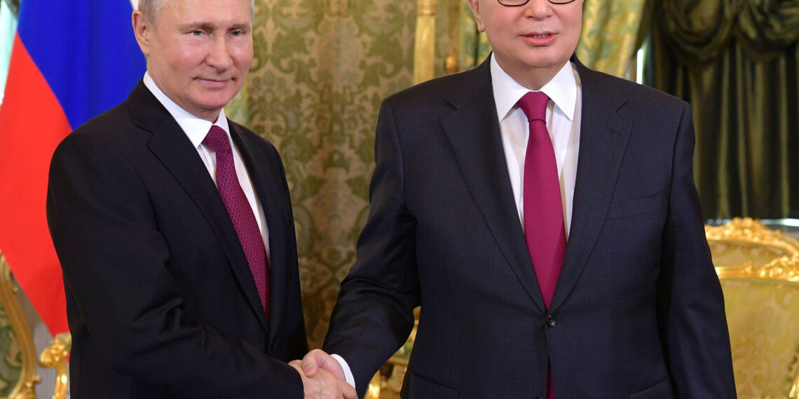 Қасым-Жомарт Тоқаев Владимир Путинмен кездесу өткізді