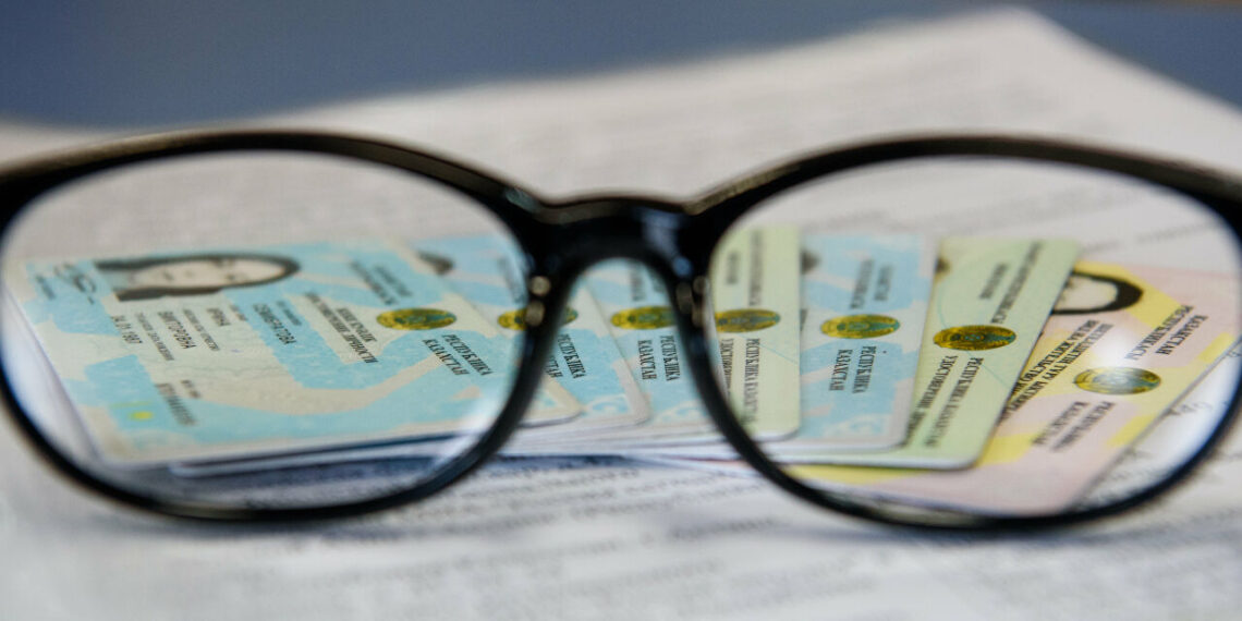 Жеке куәлік алатын қазақстандықтар өздері суретке түсіп, ең әдемі фотосын таңдай алады