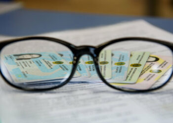 Жеке куәлік алатын қазақстандықтар өздері суретке түсіп, ең әдемі фотосын таңдай алады