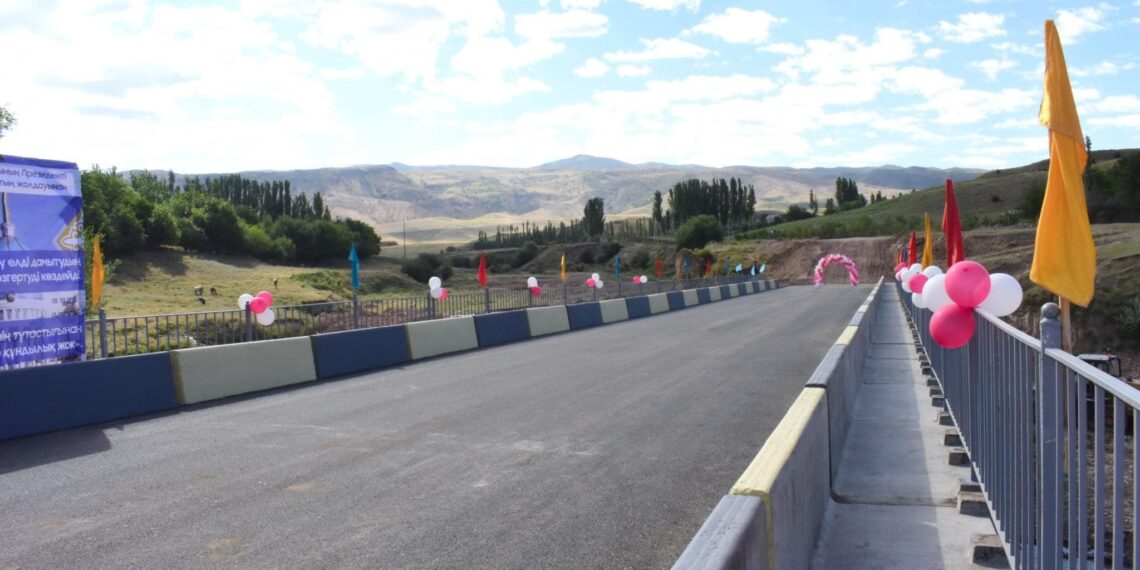 Түркістанда жаңа көпір ел игілігіне берілді