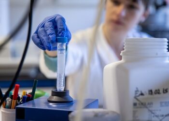Әлемде коронавирустың омикрон штамы өршіп тұр