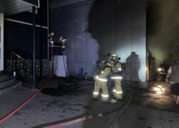 Алматыда азық-түлік қоймасы өртенді.