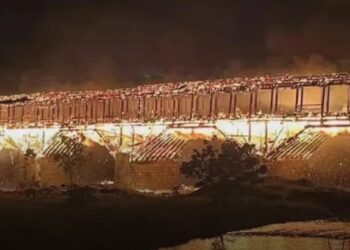 Қытайда ғасырға жуық тарихы бар көпір өртеніп кетті