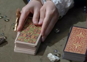 Астаналық келіншек көріпкелге бір жылда 60 миллион теңге берген