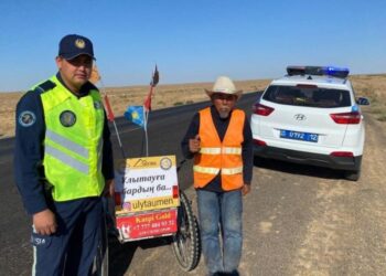 Ұлытаулық 72 жастағы саяхатшы Маңғыстау өңіріне жаяу жетті