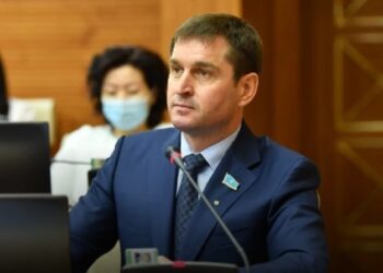 Мәжілістен бір депутат өз еркімен кетті