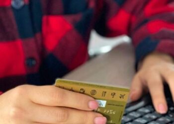 Алаяқтар жүргізуші куәлігін жасап беремін деген желеумен Түлкібас тұрғынына 3 несие рәсімдеген