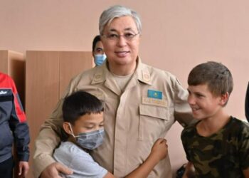 Қасым-Жомарт Тоқаев Қостанай облысында орман өртінен зардап шеккендермен кездесті