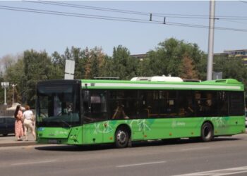Алматы әкімдігі автобустарда жол жүру ақысы туралы: Орташа тариф 250 теңге болады