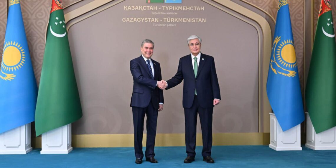 ПРЕЗИДЕНТ ҚАСЫМ-ЖОМАРТ ТОҚАЕВ ТҮРІКМЕНСТАН ХАЛК МАСЛАХАТЫНЫҢ ТӨРАҒАСЫ ГУРБАНГУЛЫ БЕРДІМҰХАМЕДОВПЕН БЕЙРЕСМИ КЕЗДЕСУ ӨТКІЗДІ