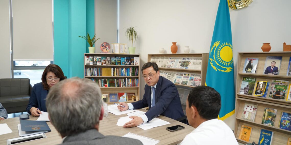 ТҮРКІСТАН: ӘЛЕУМЕТТІК МӘСЕЛЕЛЕР АШЫҚ ДИАЛОГ АЛАҢЫНДА ҚАРАЛДЫ