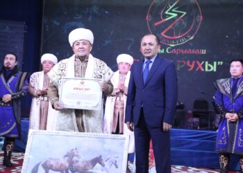 ТҮРКІСТАН: «САЯЛЫ САРЫАҒАШ» АНСАМБЛІНІҢ ШЫҒАРМАШЫЛЫҚ КЕШІ ӨТТІ