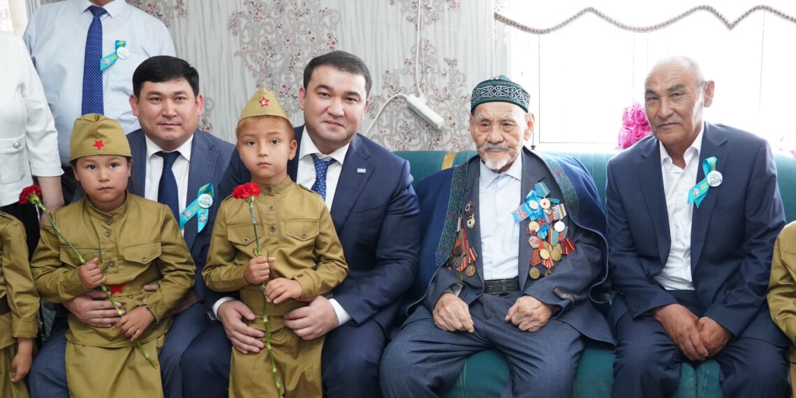 НҰРАЛХАН КӨШЕРОВ ҰОС АРДАГЕРІНІҢ ОТБАСЫНА АРНАЙЫ БАРЫП ҚҰТТЫҚТАДЫ