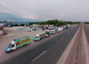 ТҮРКІСТАННАН АҚМОЛАҒА: ЖӘРМЕҢКЕГЕ 200 ТОННАДАН АСТАМ ӨНІМ ТИЕЛГЕН КЕРУЕН ЖОЛҒА ШЫҚТЫ