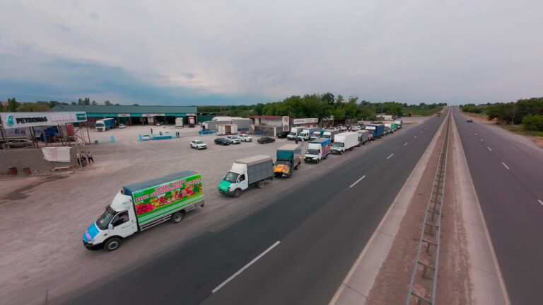 ТҮРКІСТАННАН АҚМОЛАҒА: ЖӘРМЕҢКЕГЕ 200 ТОННАДАН АСТАМ ӨНІМ ТИЕЛГЕН КЕРУЕН ЖОЛҒА ШЫҚТЫ