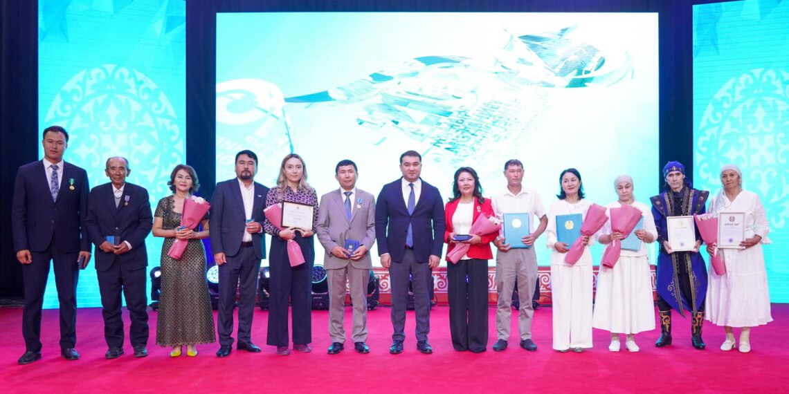 ТҮРКІСТАНДА МӘДЕНИЕТ ЖӘНЕ ӨНЕР ҚЫЗМЕТКЕРЛЕРІНЕ ҚҰРМЕТ КӨРСЕТІЛДІ