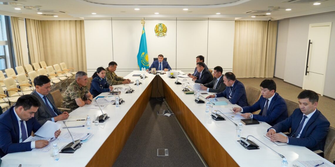 ТҮРКІСТАН: ӨРТТІҢ АЛДЫН АЛУ ЖӘНЕ СУҒА ШОМЫЛУ ҚАУІПСІЗДІГІН САҚТАУ БАҒЫТЫНДАҒЫ ЖҰМЫСТАР ТАЛҚЫЛАНДЫ