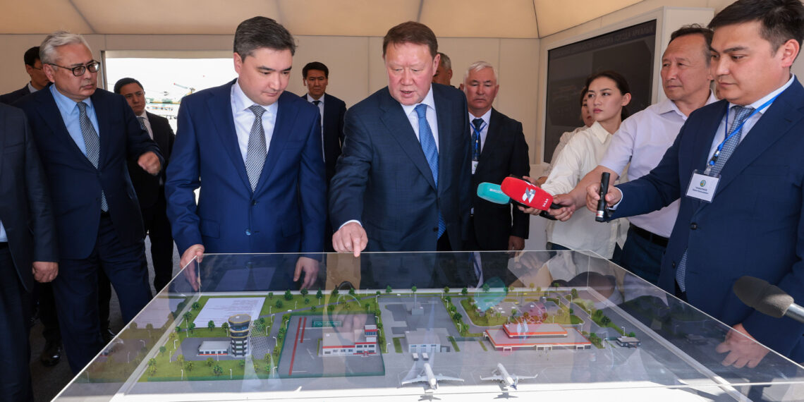 ОЛЖАС БЕКТЕНОВ ҚОСТАНАЙ ОБЛЫСЫНДА КӨЛІК ЖӘНЕ ЭНЕРГЕТИКАЛЫҚ ИНФРАҚҰРЫЛЫМДЫ ДАМЫТУ ЖӨНІНДЕГІ ПРЕЗИДЕНТ ТАПСЫРМАЛАРЫНЫҢ ЖҮЗЕГЕ АСЫРЫЛУЫН ТЕКСЕРДІ