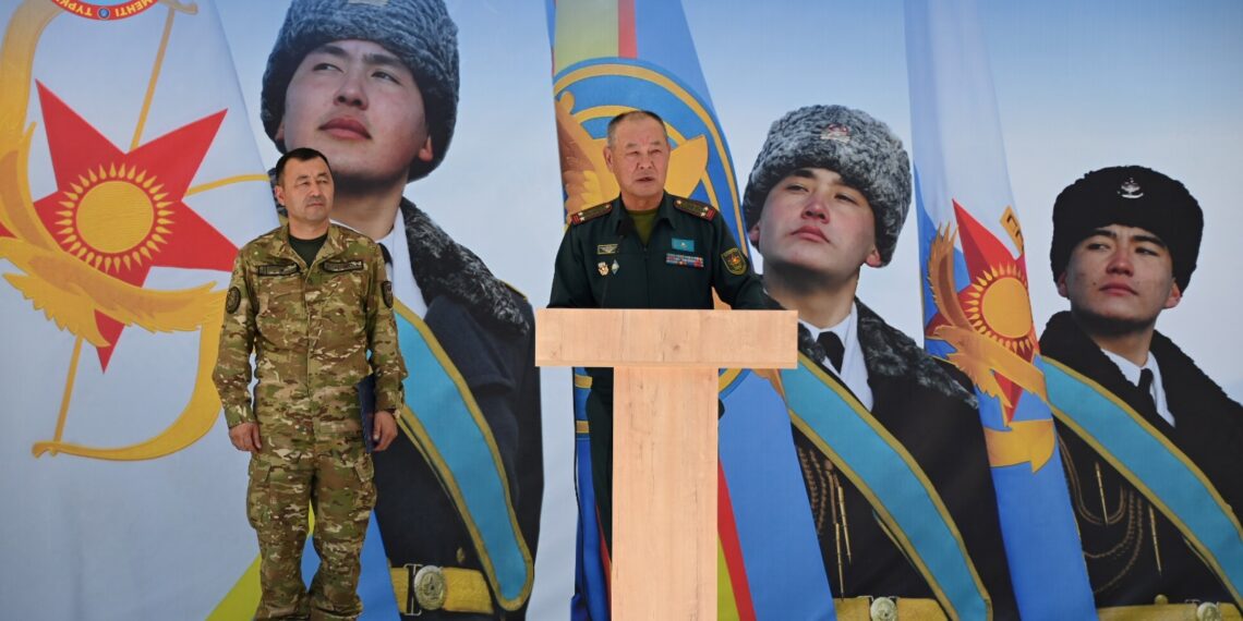 ТҮРКІСТАНДЫҚ ЖАСТАР ОТАН АЛДЫНДАҒЫ БОРЫШЫН ӨТЕУГЕ АТТАНДЫ