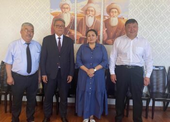 Аудан әкімі Арман Қарсыбаев өнер майталманы Гүлшат Тутованы қабылдады