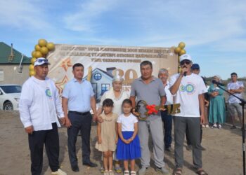 ШАРДАРА: ҚОССЕЙІТТІК ТҮЛЕКТЕР АУЫЛ ТҰРҒЫНЫНА ҮЙ СЫЙЛАДЫ