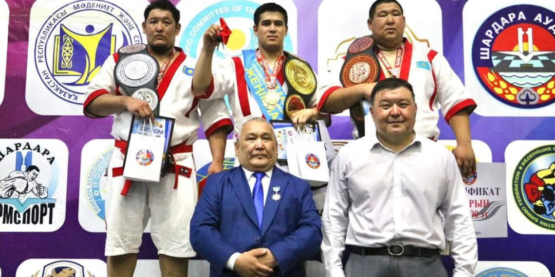 ШАРДАРАДА ҚАЗАҚ КҮРЕСІНЕН «ОҢТҮСТІК ҚАЗАҚСТАН» ГАЗЕТІНІҢ ЖҮЛДЕСІ ҮШІН 62-ШІ ДӘСТҮРЛІ ТУРНИР ӨТТІ