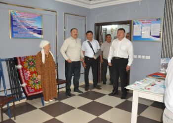 АУДАН ӘКІМІ «ҚАСИЕТ» ӘЛЕУМЕТТІК ҚЫЗМЕТ КӨРСЕТУ ОРТАЛЫҒЫНЫҢ ЖҰМЫСЫМЕН ТАНЫСТЫ