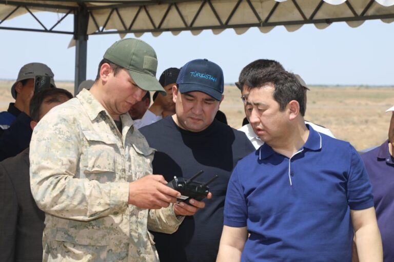 ҚР АУЫЛ ШАРУАШЫЛЫҒЫ МИНИСТРІ ТҮРКІСТАН ОБЛЫСЫНДА ШЕГІРТКЕ ЗИЯНКЕСІНЕ ҚАРСЫ КҮРЕС БАРЫСЫН БАҚЫЛАДЫ