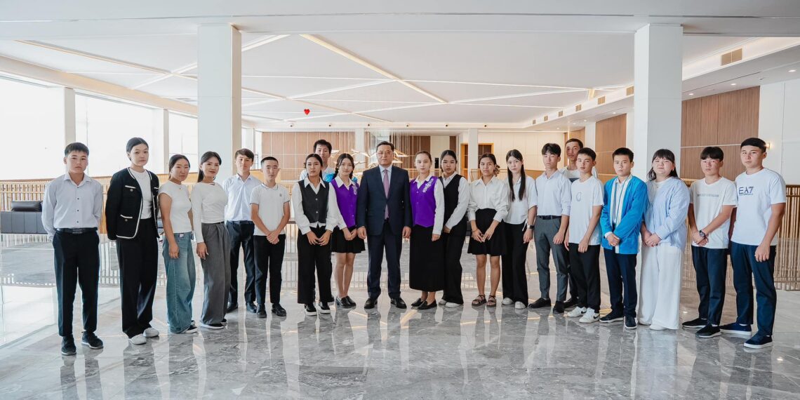 ТҮРКІСТАНДА ДАРЫНДЫ БАЛАЛАРМЕН КЕЗДЕСУ ӨТТІ