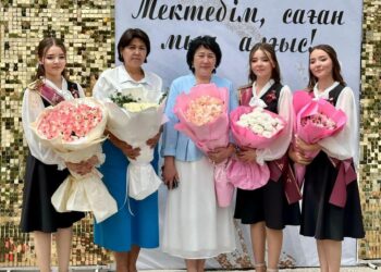 ТҮРКІСТАН: БІР МЕКТЕПТЕН ТҮЛЕП ҰШҚАН ҮШЕМ ЖАҢА ӨМІРГЕ ҚАДАМ БАСТЫ