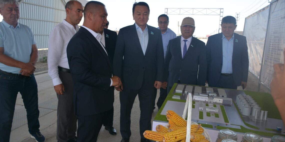 «AMANAT» партиясы Түркістан облыстық филиалының төрағасы Шардара ауданында жүзеге асырылып жатқан жобалармен танысты.