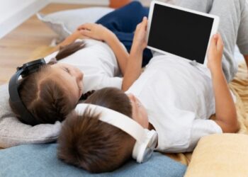 Интернетте балаларды алдау: онлайн-ойындар арқылы алаяқтық түрлері