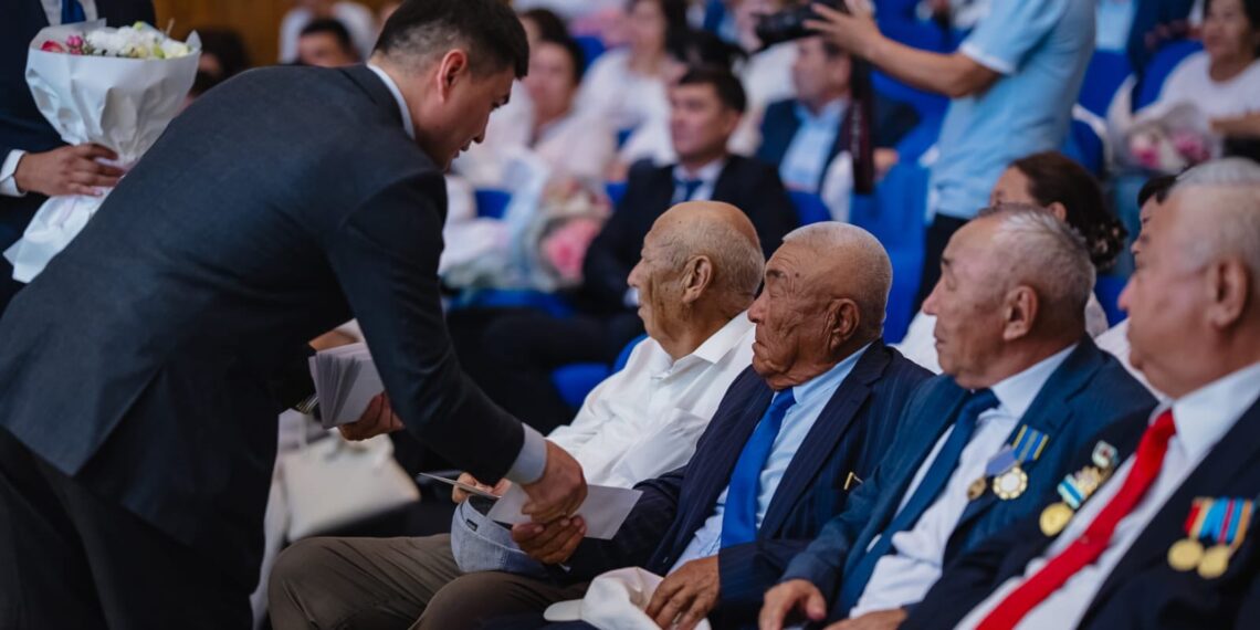 ТҮРКІСТАНДА МЕДИЦИНА ҚЫЗМЕТКЕРЛЕРІНЕ ҮЛКЕН ҚҰРМЕТ КӨРСЕТІЛДІ