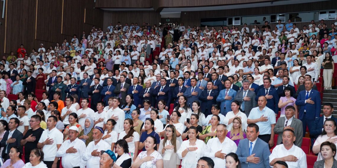 ТҮРКІСТАНДА МЕМЛЕКЕТТІК ҚЫЗМЕТШІЛЕРГЕ ҚҰРМЕТ КӨРСЕТІЛДІ