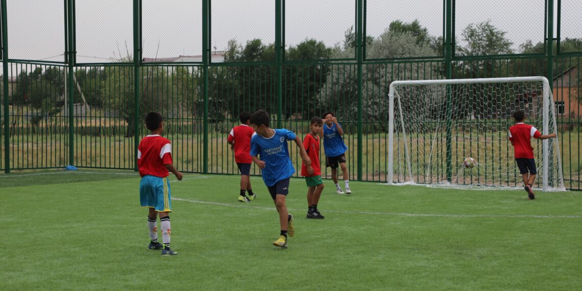 САРЫАҒАШТА «ҮЛГІЛІ АУЫЛ» ЖЕҢІМПАЗЫНА СПОРТ ЖӘНЕ ОЙЫН АЛАҢШАСЫ СЫЙҒА ТАРТЫЛДЫ