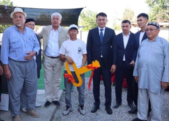 Саурандық түлектер бір отбасыға баспана сыйлады