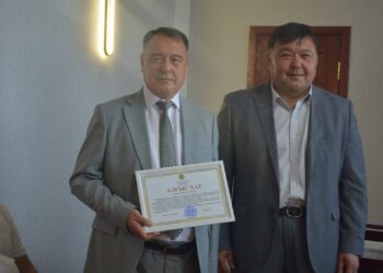 ШАРДАРА: АУДАН ӘКІМІ МЕДИЦИНА ҚЫЗМЕТКЕРЛЕРІН ҚАБЫЛДАДЫ