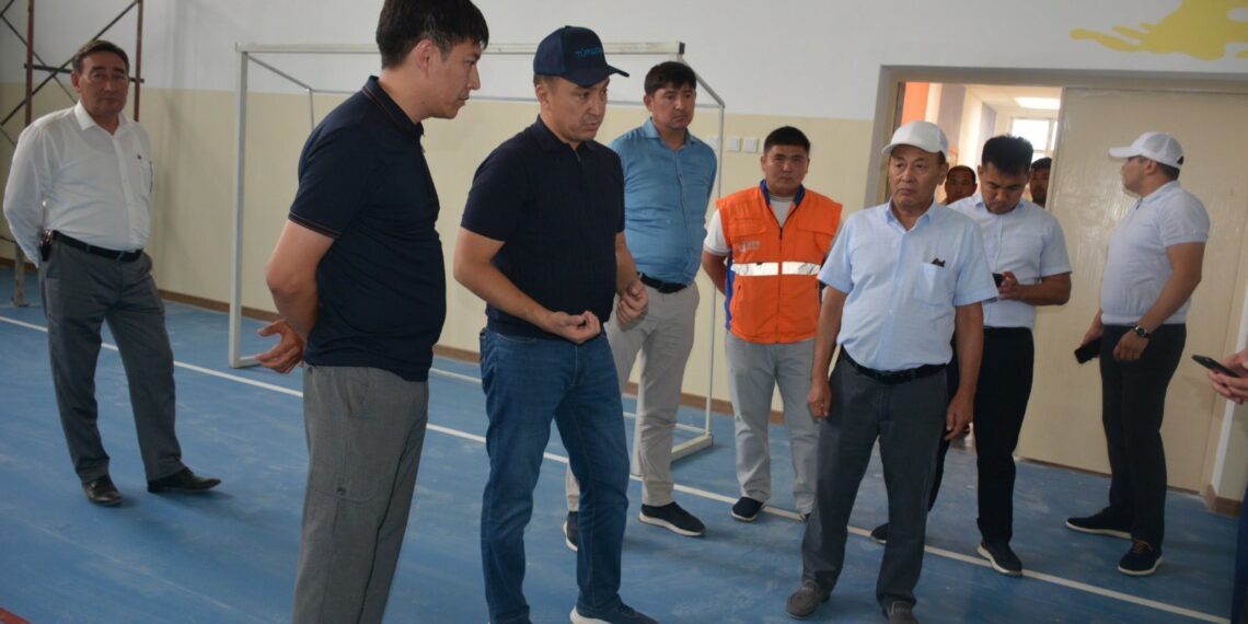 Е.Дауылбаев Шардарадағы әлеуметтік нысандар құрылысы мен абаттандыру жұмысын тексерді