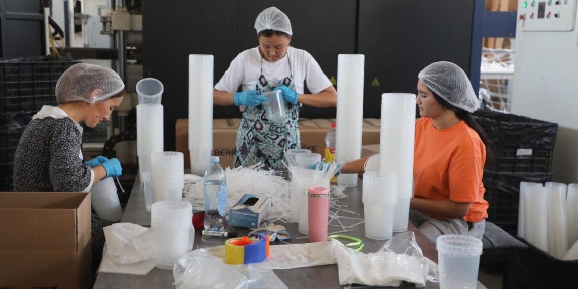 САРЫАҒАШТА КҮНІНЕ 100 МЫҢ ДАНА БІР РЕТТІК ЫДЫС-АЯҚ ӨНДІРІЛЕДІ