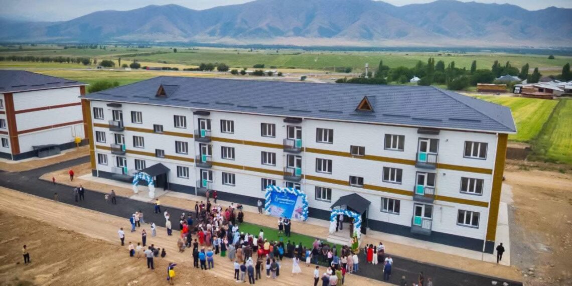 ТҮРКІСТАН: ТҮЛКІБАСТА 48 ОТБАСЫҒА ЖАҢА ПӘТЕР КІЛТТЕРІ ТАБЫСТАЛДЫ