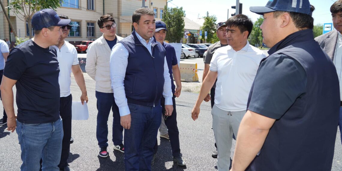 ТҮРКІСТАН ҚАЛАСЫНДА ЖОЛ ЖӨНДЕУ ЖҰМЫСТАРЫ ҚАРҚЫНДЫ ЖҮРІП ЖАТЫР