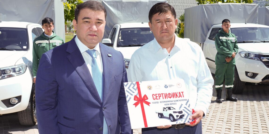 ТҮРКІСТАН ОБЛЫСЫНДА ВЕТЕРИНАРИЯ САЛАСЫ ҚЫЗМЕТКЕРЛЕРІНЕ 85 КӨЛІК ТАПСЫРЫЛЫП, СУ ШАРУАШЫЛЫҒЫ ӨКІЛДЕРІНЕ ҚҰРМЕТ КӨРСЕТІЛДІ